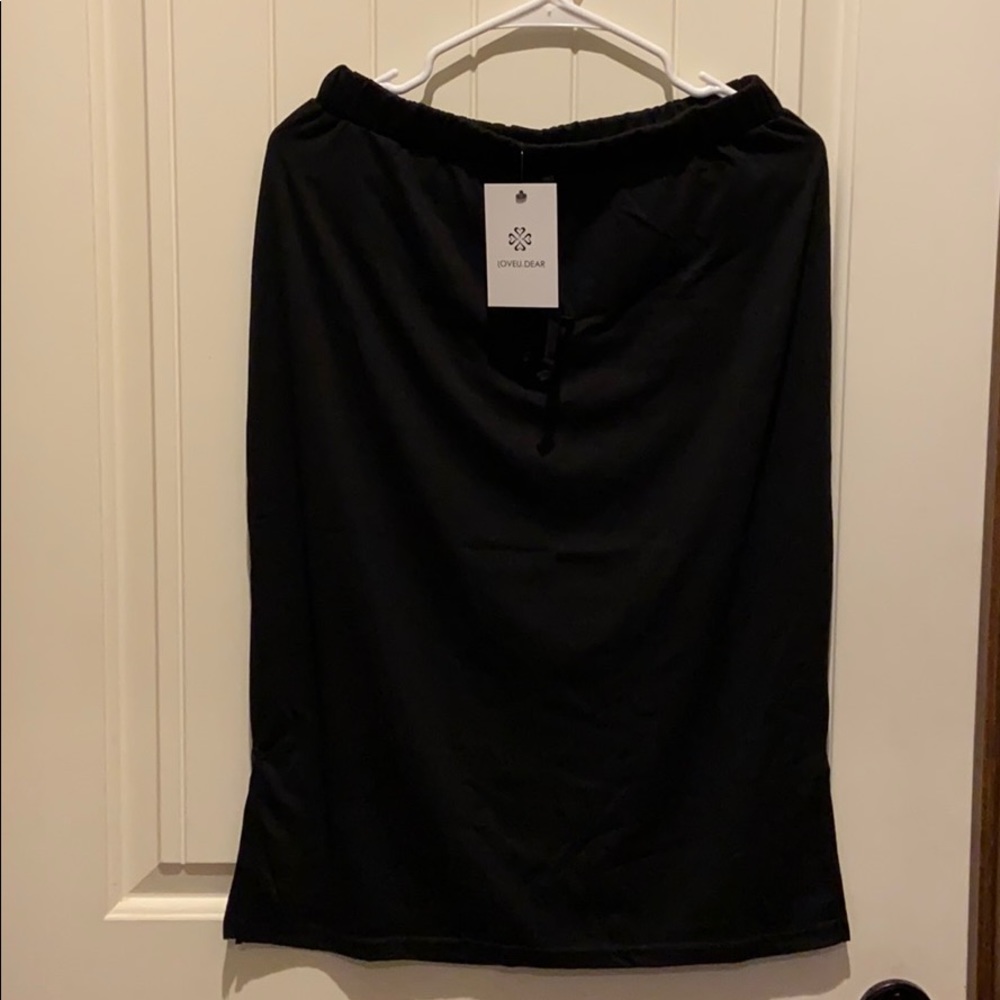 Black Side-Split Drawstring-Waist Skirt. Size L